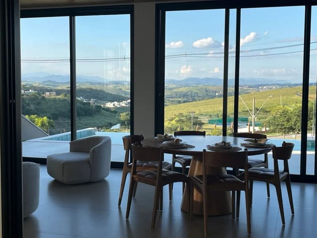 Casa com 563m² 5 quartos e 6 banheiros, à venda, no bairro Condomínio Residencial Alphaville em São José dos Campos