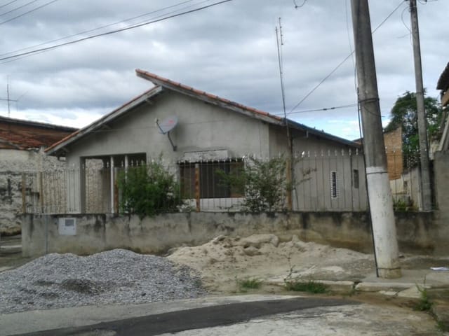 Casa com 350m² 2 quartos e 1 banheiro, à venda, no bairro Alto do Tabaú em Pindamonhangaba