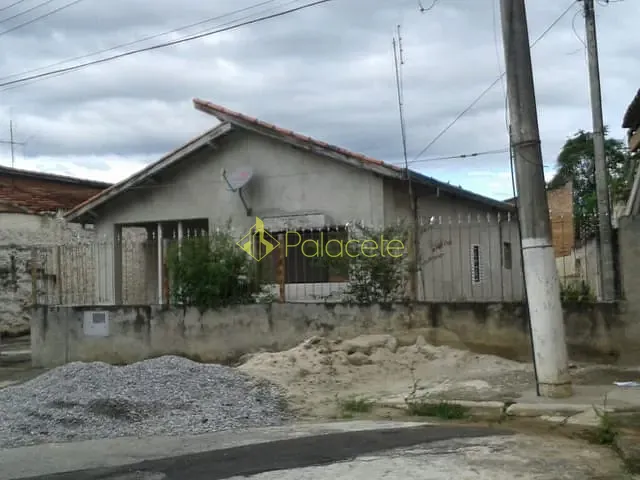 Casa com 350m² 2 quartos e 1 banheiro, à venda, no bairro Alto do Tabaú em Pindamonhangaba