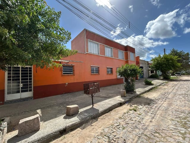 Casa com 260m² 5 quartos e 4 banheiros, à venda, no bairro Fátima em Pelotas