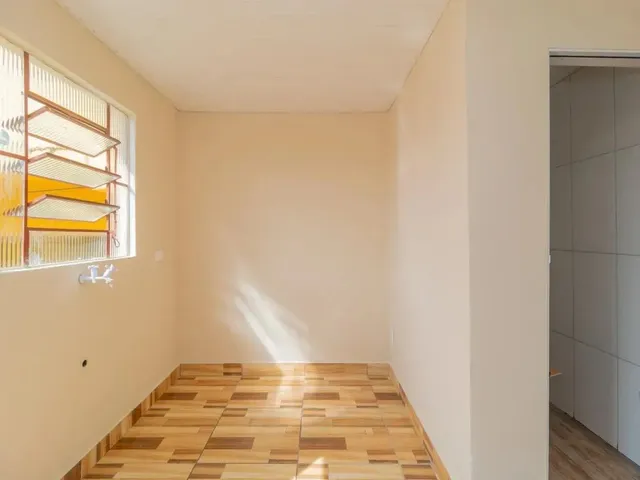 Casa 1 quarto e 1 banheiro, para alugar, no bairro Cidade Industrial em Curitiba