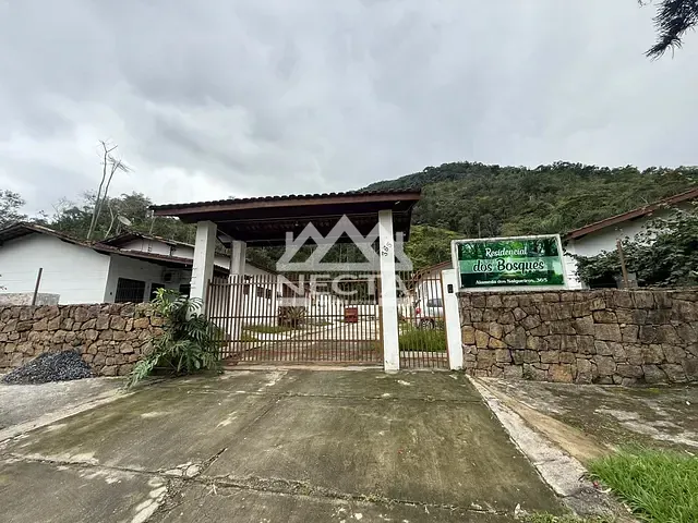 Casa com 80m² 2 quartos e 2 banheiros, para alugar, no bairro Cidade Jardim em Caraguatatuba