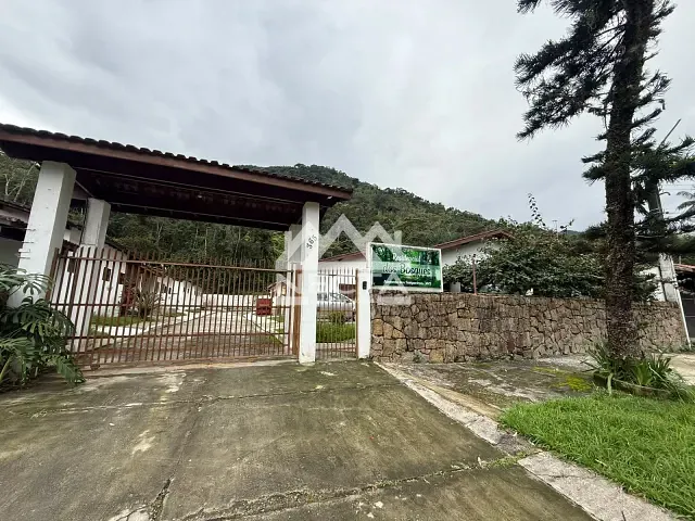 Casa com 80m² 2 quartos e 2 banheiros, para alugar, no bairro Cidade Jardim em Caraguatatuba