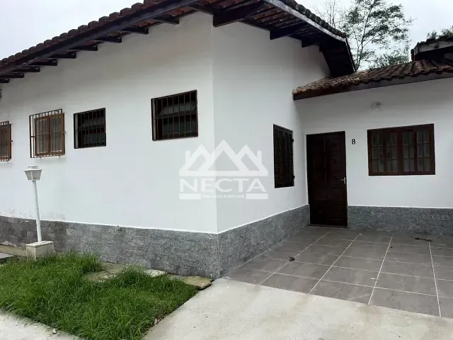 Casa com 80m² 2 quartos e 2 banheiros, para alugar, no bairro Cidade Jardim em Caraguatatuba
