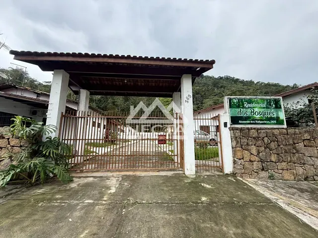 Casa com 80m² 2 quartos e 2 banheiros, para alugar, no bairro Cidade Jardim em Caraguatatuba