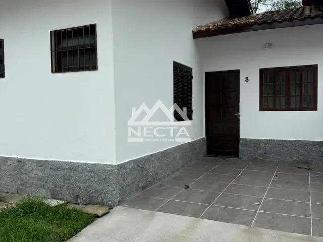 Casa com 80m² 2 quartos e 2 banheiros, para alugar, no bairro Cidade Jardim em Caraguatatuba