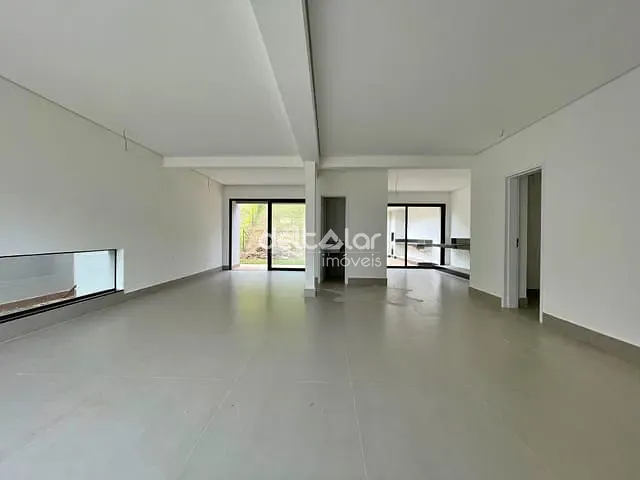 Casa com 371m² 3 quartos e 2 banheiros, à venda, no bairro Garças em Belo Horizonte