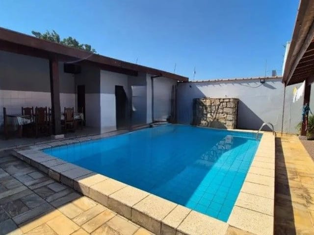 Casa com 360m² 4 quartos e 2 banheiros, à venda, no bairro Urbanova em São José dos Campos