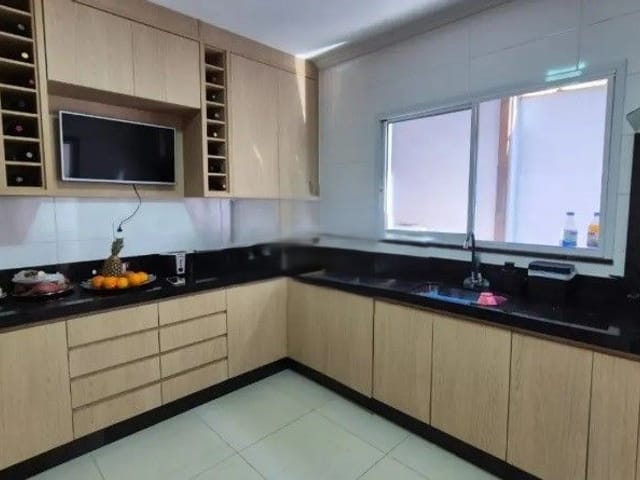 Casa com 360m² 4 quartos e 2 banheiros, à venda, no bairro Urbanova em São José dos Campos