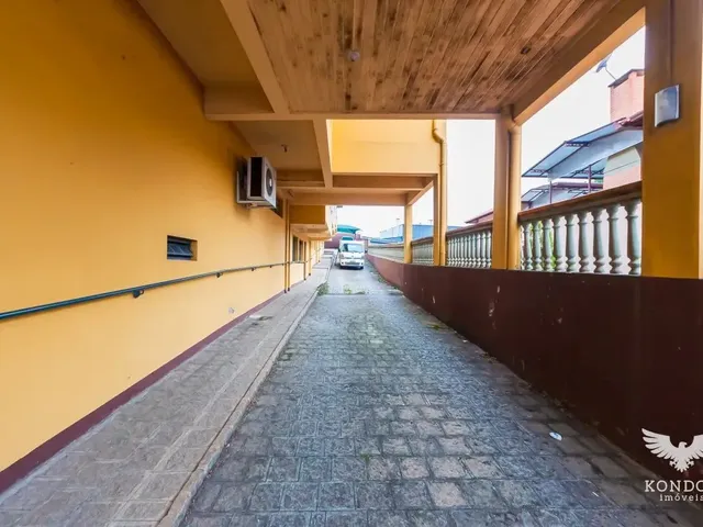 Casa 2 quartos e 2 banheiros, para alugar, no bairro Butiatuvinha em Curitiba