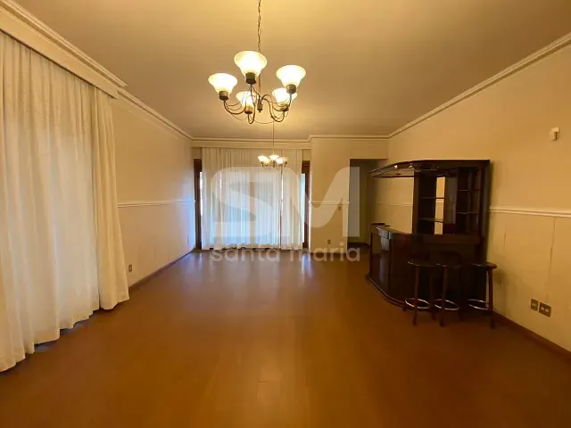 Casa 4 quartos e 2 banheiros, para alugar, no bairro Centro em Chapecó