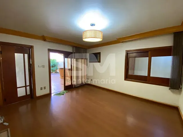 Casa 4 quartos e 2 banheiros, para alugar, no bairro Centro em Chapecó