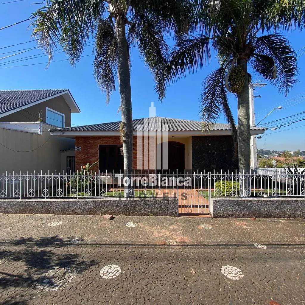 Casa, 5 quartos, 237 m² - Foto 1