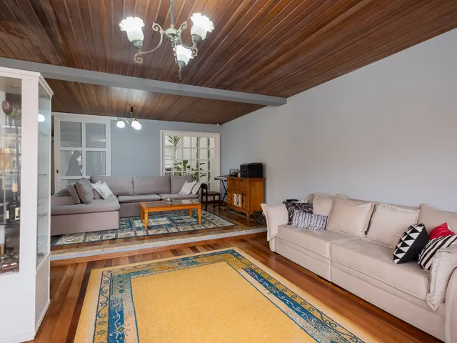 Casa com 833m² 4 quartos e 6 banheiros, à venda, no bairro Três Vendas em Pelotas