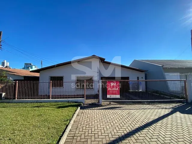 Casa 3 quartos e 2 banheiros, para alugar, no bairro Passo dos Fortes em Chapecó