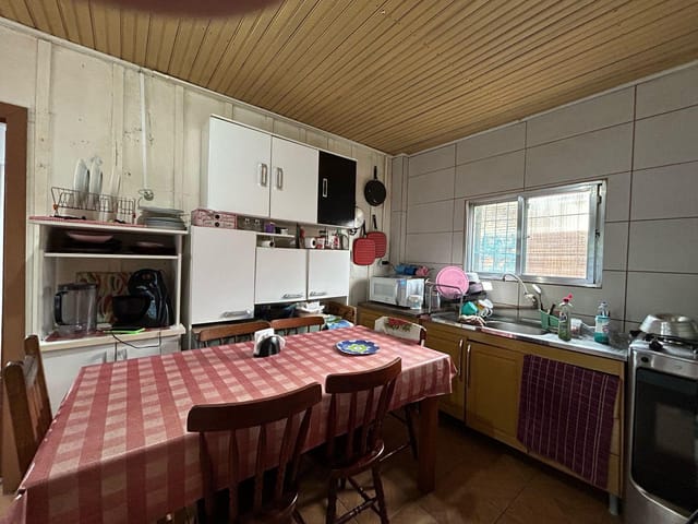 Casa com 600m² 4 quartos e 3 banheiros, à venda, no bairro Três Vendas em Pelotas