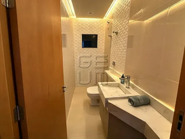Casa com 320m² 4 quartos e 3 banheiros, à venda, no bairro Champagnat em Londrina