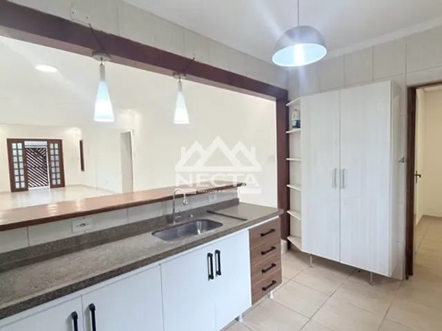 Casa com 250m² 4 quartos e 3 banheiros, à venda, no bairro Sumaré em Caraguatatuba