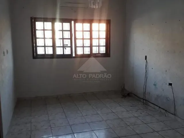Casa com 300m² 3 quartos e 2 banheiros, à venda, no bairro Jardim Zaira em Mauá