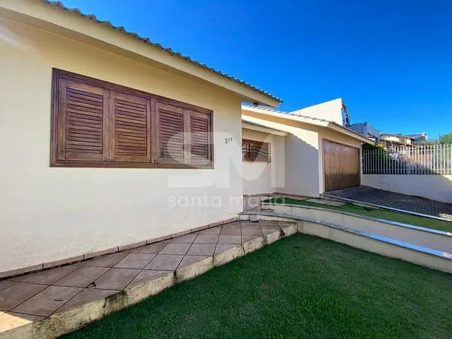 Casa 4 quartos e 3 banheiros, para alugar, no bairro Maria Goretti em Chapecó