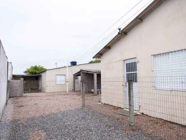 Casa 2 quartos e 1 banheiro, para alugar, no bairro Três Vendas em Pelotas