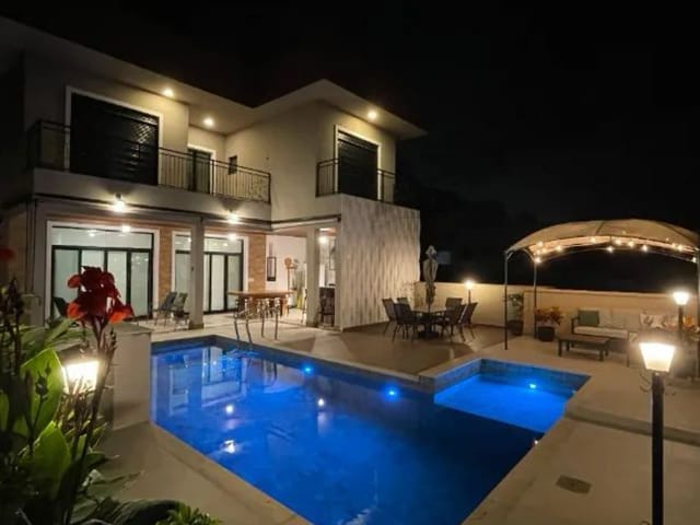 Casa com 450m² 4 quartos e 5 banheiros, à venda, no bairro Condomínio Residencial Jaguary em São José dos Campos