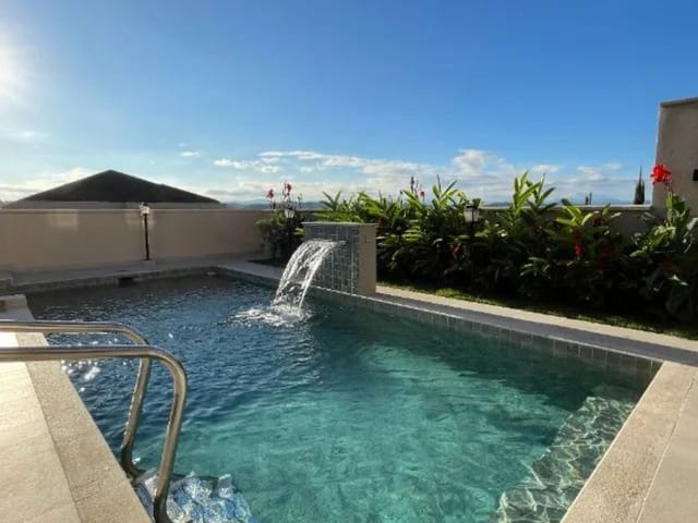 Casa com 450m² 4 quartos e 5 banheiros, à venda, no bairro Condomínio Residencial Jaguary em São José dos Campos