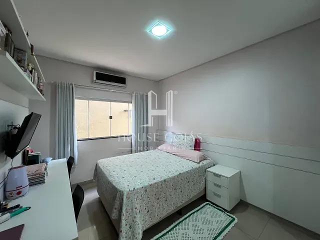 Casa 4 quartos e 4 banheiros, à venda, no bairro Jardim América em Goiânia