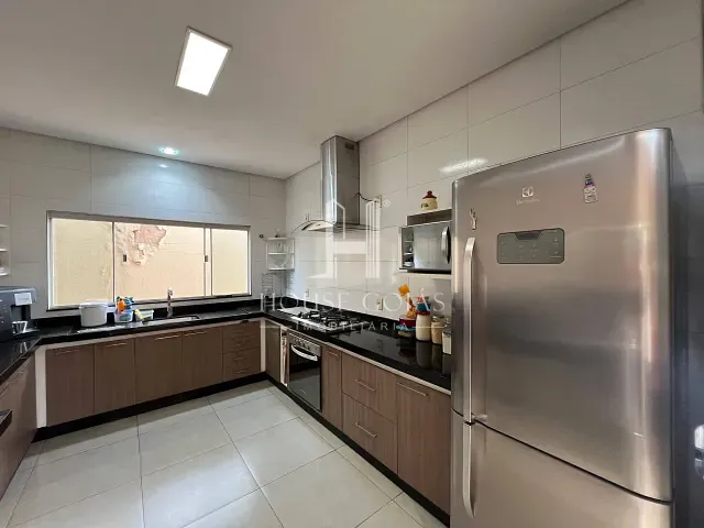Casa 4 quartos e 4 banheiros, à venda, no bairro Jardim América em Goiânia