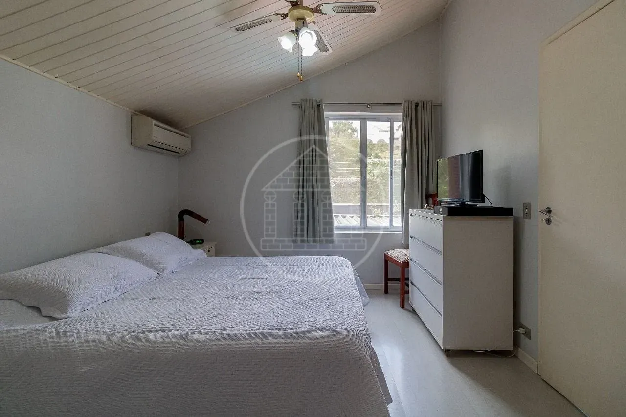 Casa, 4 quartos, 240 m² - Foto 11
