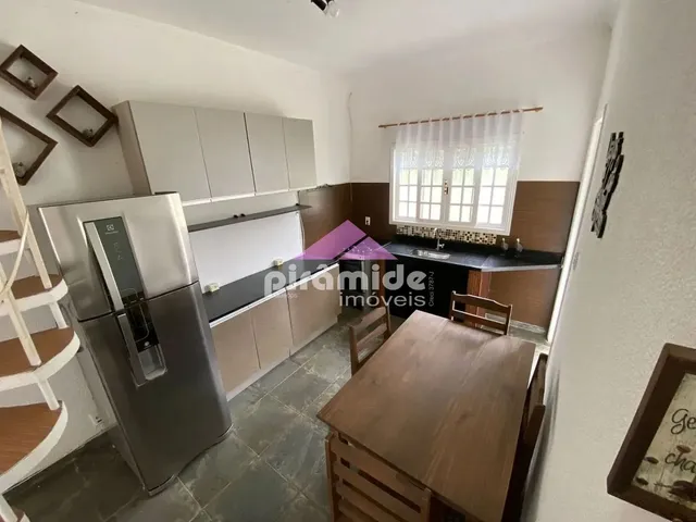 Casa com 150m² 2 quartos e 2 banheiros, à venda, no bairro Capricórnio em Caraguatatuba