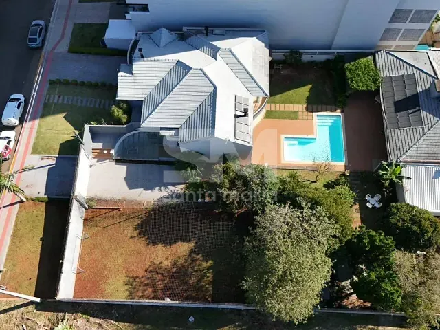 Casa 3 quartos e 3 banheiros, para alugar, no bairro Jardim Itália em Chapecó