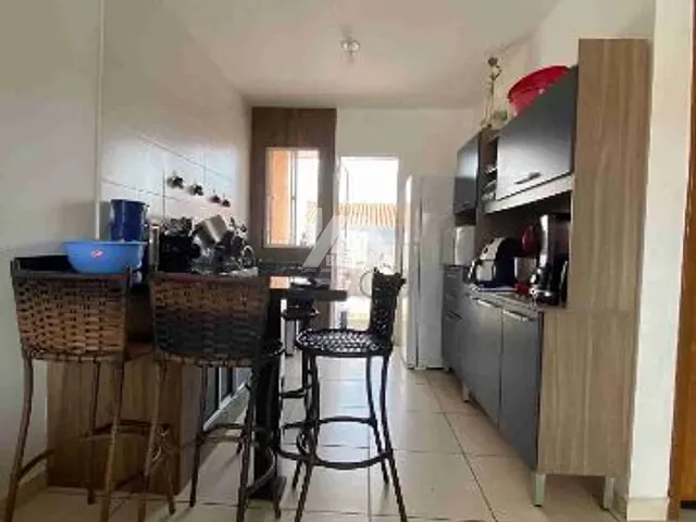 Casa 2 quartos e 1 banheiro, à venda, no bairro Chapada em Ponta Grossa