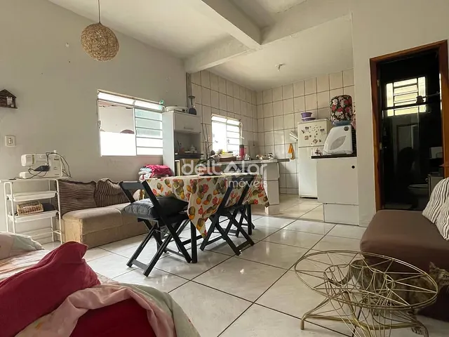 Casa com 521m² 7 quartos e 3 banheiros, à venda, no bairro Itapoã em Belo Horizonte