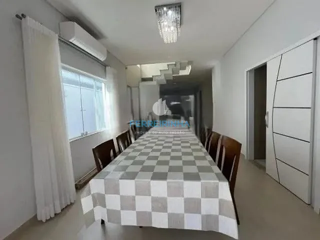 Casa com 250m² 4 quartos e 3 banheiros, à venda ou para alugar, no bairro Urbanova em São José dos Campos