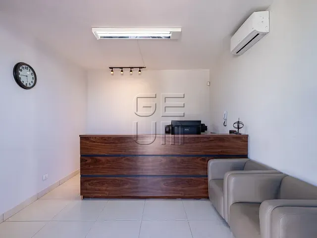 Casa com 497m², para alugar, no bairro Caravelle em Londrina