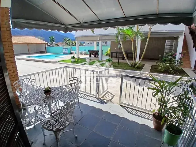 Casa com 98m² 2 quartos e 2 banheiros, à venda, no bairro Martim de Sá em Caraguatatuba