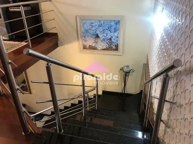 Casa com 360m² 3 quartos e 5 banheiros, à venda, no bairro Vila Branca em Jacareí