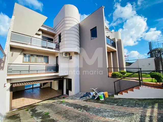 Casa 4 quartos e 3 banheiros, para alugar, no bairro Centro em Chapecó