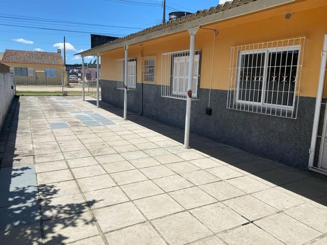 Casa com 300m² 2 quartos e 2 banheiros, à venda, no bairro Santa Terezinha em Pelotas