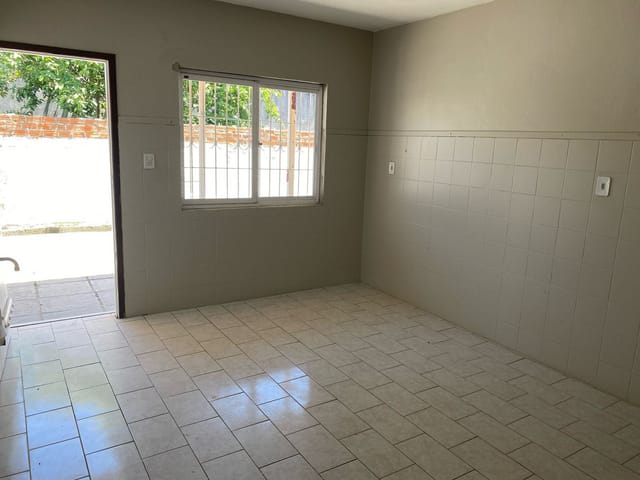 Casa com 300m² 2 quartos e 2 banheiros, à venda, no bairro Santa Terezinha em Pelotas