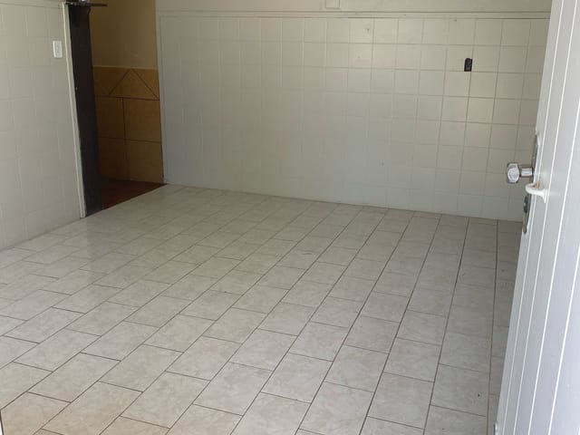Casa com 300m² 2 quartos e 2 banheiros, à venda, no bairro Santa Terezinha em Pelotas