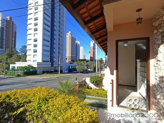 Casa 3 quartos e 1 banheiro, para alugar, no bairro Mossunguê em Curitiba