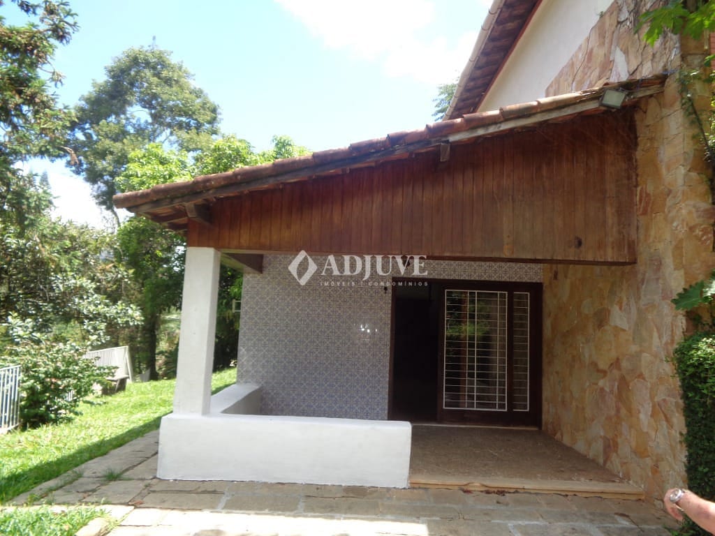 Casa à venda com 3 quartos, 200m² - Foto 2