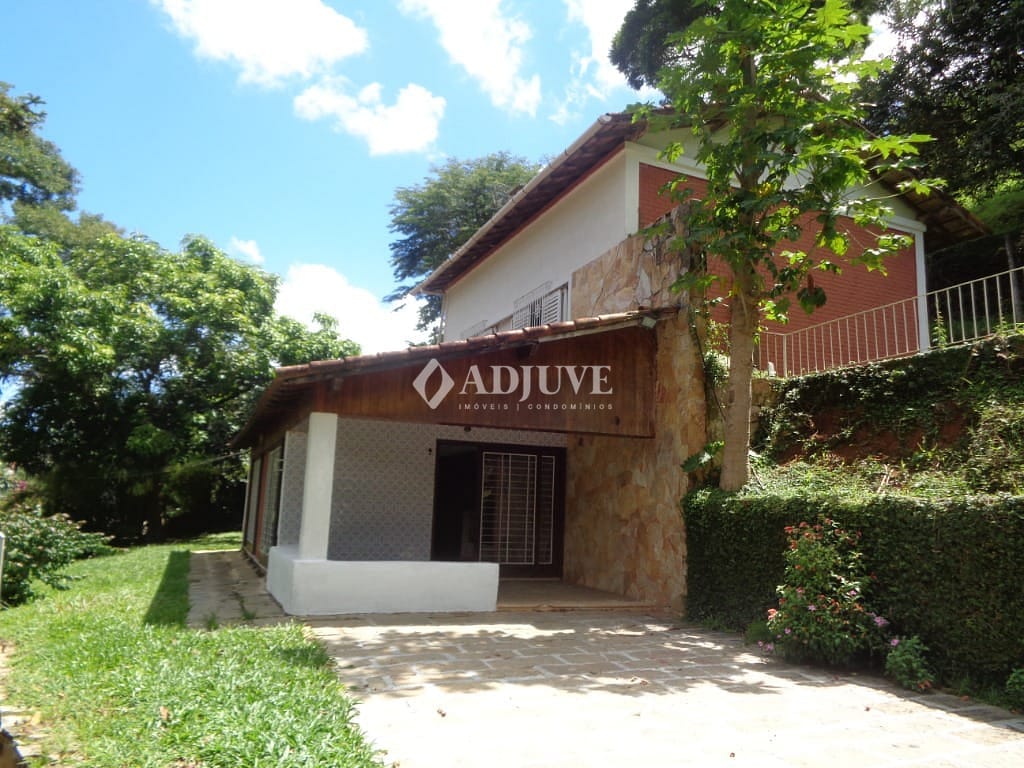 Casa à venda com 3 quartos, 200m² - Foto 1