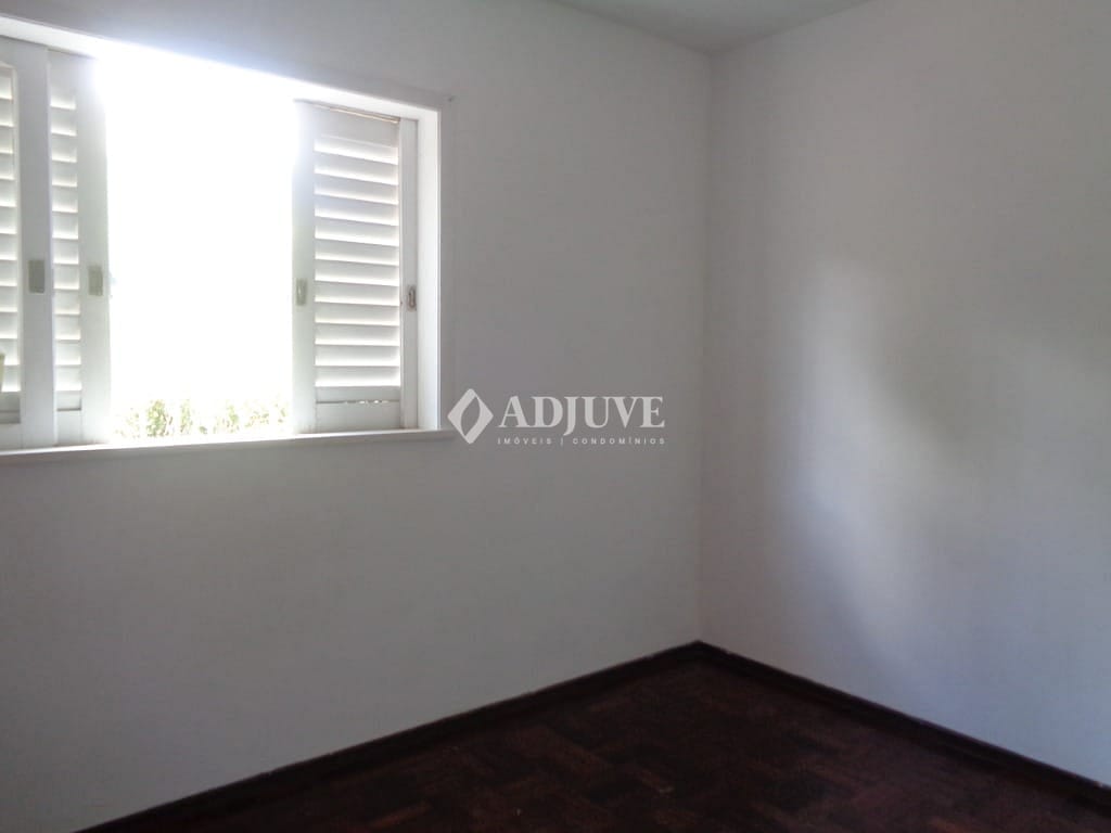 Casa à venda com 3 quartos, 200m² - Foto 14