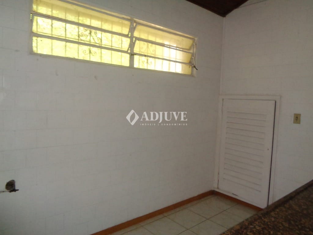 Casa à venda com 3 quartos, 200m² - Foto 17