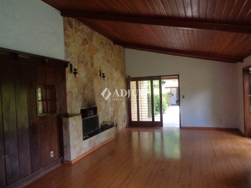 Casa à venda com 3 quartos, 200m² - Foto 4