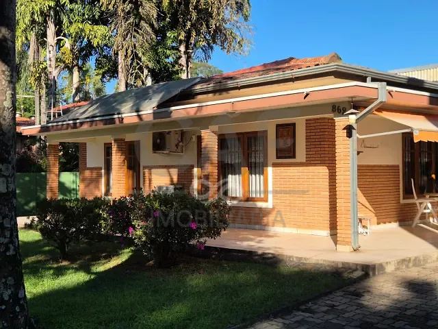Casa com 229m² 3 quartos e 2 banheiros, à venda, no bairro Centro em Holambra