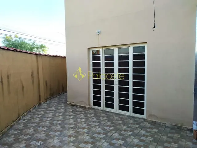 Casa com 250m² 3 quartos e 2 banheiros, à venda, no bairro Conjunto Habitacional Terra dos Ipês II (Fase II) em Pindamonhangaba
